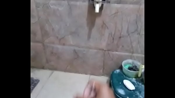 Bathroom Nahati Hui