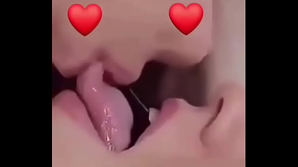 Hot Smooch Kiss Pic