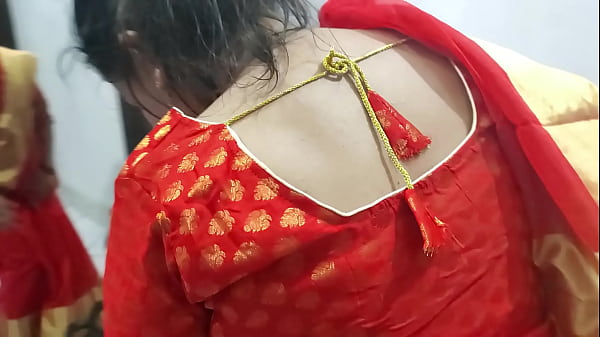 Red Saree Xxx Nadumu Xxx